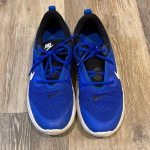 Boys size 2 Nike Tennis shoes